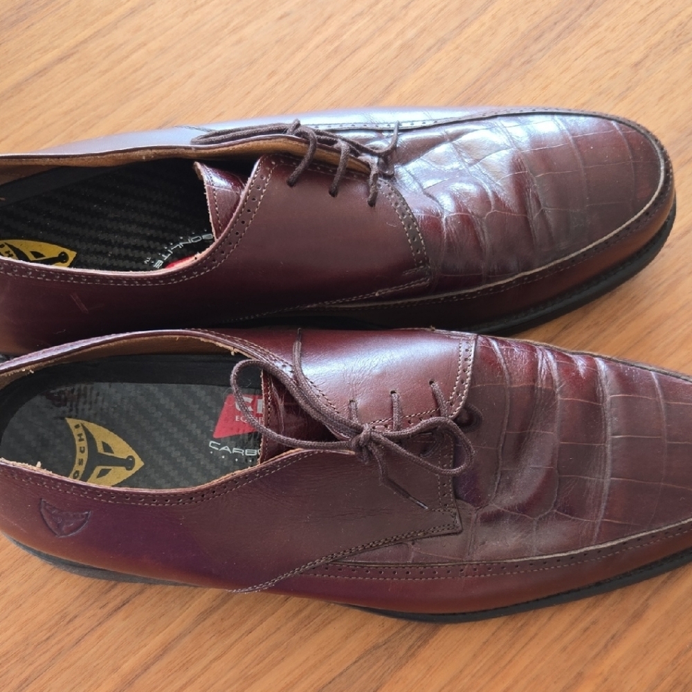 Classic Brown Leather Oxfords with Timeless Appeal